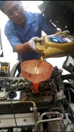 德齒汽機(jī)油換油中