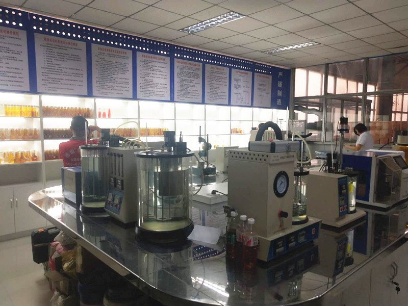 德齒潤滑油化驗室-先進的化驗設備保證油品的質(zhì)量